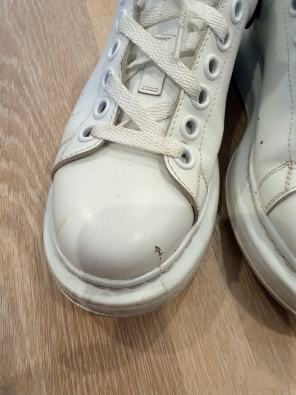 Alexander McQueen White Leather Sneakers with Black Heel Detail - Picture 2 of 7